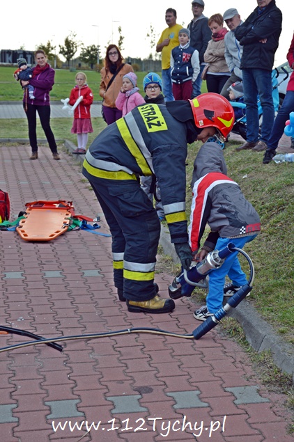 POKAZY STRAŻAKÓW PO MECZU CHARYTATYWNYM KSIĘŻA vs POLICJANCI POKAZY STRAŻAKÓW PO MECZU CHARYTATYWNYM KSIĘŻA vs POLICJANCI