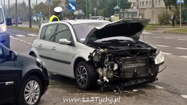 ZDERZENIE DWÓCH OSOBÓWEK NA SKRZYŻOWANIU STOCZNIOWCÓW 70 Z DUNIKOWSKIEGO ZDERZENIE DWÓCH OSOBÓWEK NA SKRZYŻOWANIU STOCZNIOWCÓW 70 Z DUNIKOWSKIEGO