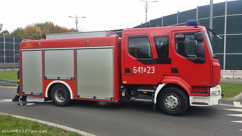 OSOBÓWKĄ UDERZYŁ W BARIERY NA FRYCZA - MODRZEWSKIEGO OSOBÓWKĄ UDERZYŁ W BARIERY NA FRYCZA - MODRZEWSKIEGO