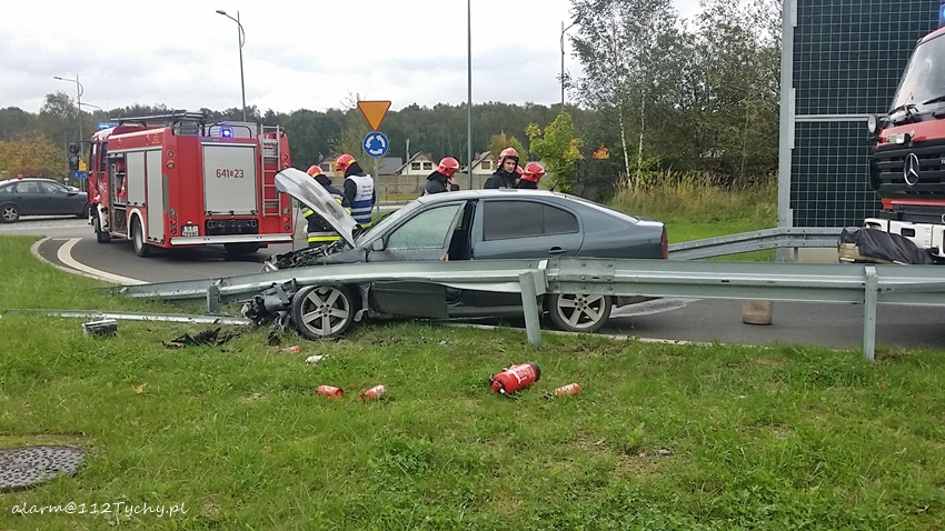 OSOBÓWKĄ UDERZYŁ W BARIERY NA FRYCZA - MODRZEWSKIEGO OSOBÓWKĄ UDERZYŁ W BARIERY NA FRYCZA - MODRZEWSKIEGO
