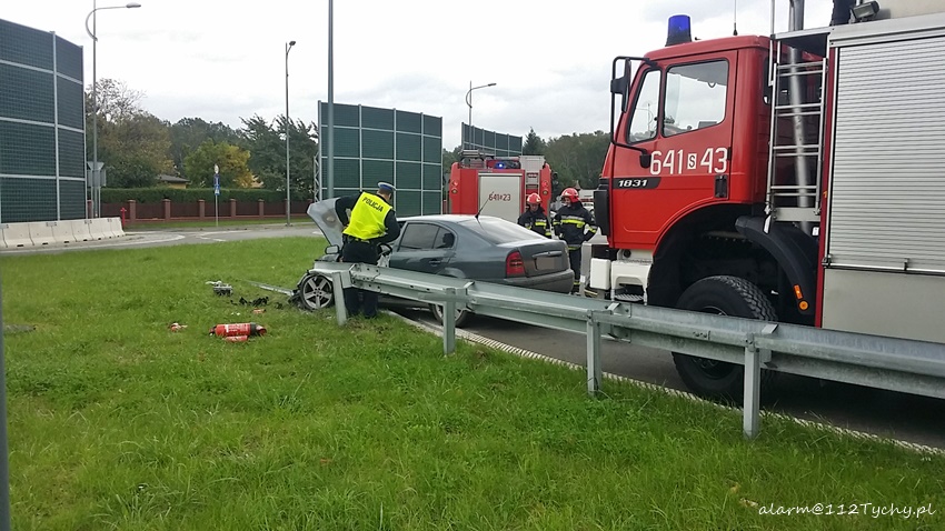 OSOBÓWKĄ UDERZYŁ W BARIERY NA FRYCZA - MODRZEWSKIEGO OSOBÓWKĄ UDERZYŁ W BARIERY NA FRYCZA - MODRZEWSKIEGO