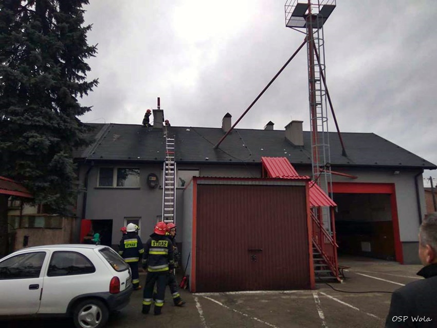 POŻAR KOMINA NA DACHU OSP WOLA POŻAR KOMINA NA DACHU OSP WOLA