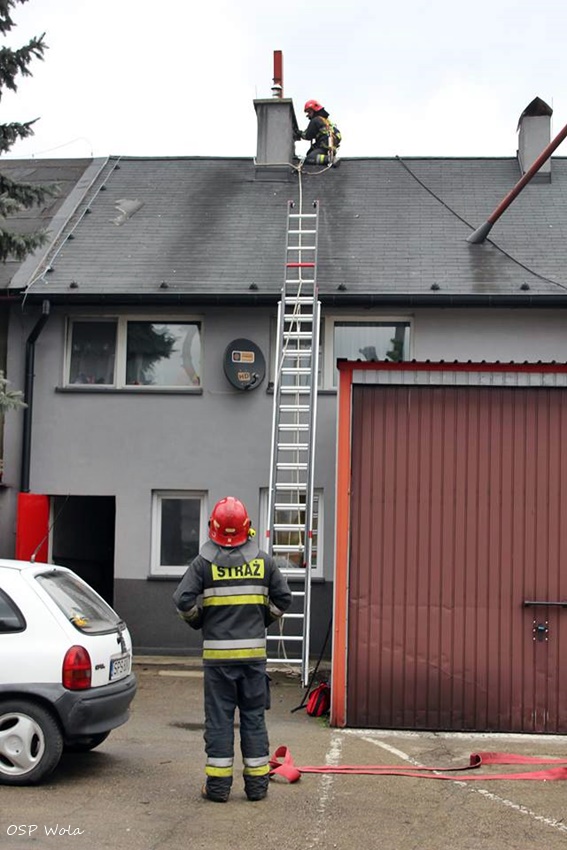 POŻAR KOMINA NA DACHU OSP WOLA POŻAR KOMINA NA DACHU OSP WOLA