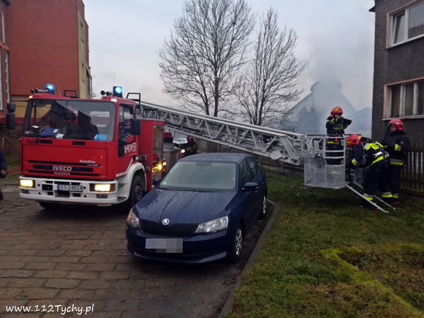 POŻAR SADZY W KOMINIE PRZY JAGODOWEJ POŻAR SADZY W KOMINIE PRZY JAGODOWEJ