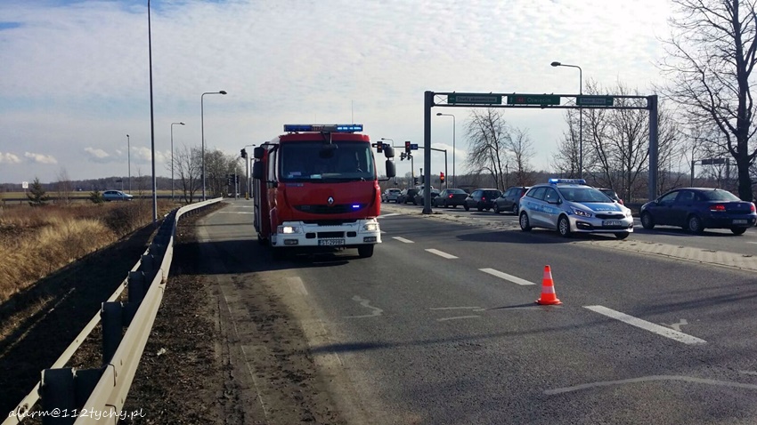 ZDERZENIE TRZECH OSOBÓWEK I AUTOKARU W BIERUNIU ZDERZENIE TRZECH OSOBÓWEK I AUTOKARU W BIERUNIU