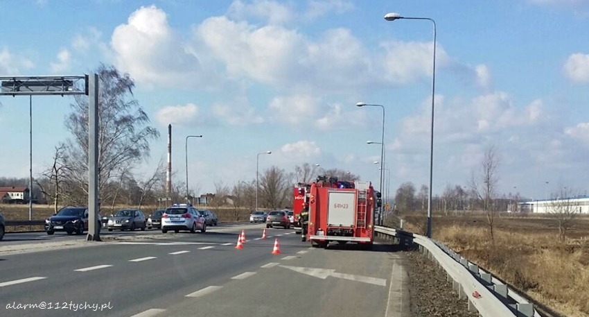 ZDERZENIE TRZECH OSOBÓWEK I AUTOKARU W BIERUNIU ZDERZENIE TRZECH OSOBÓWEK I AUTOKARU W BIERUNIU