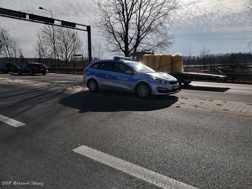 ZDERZENIE TRZECH OSOBÓWEK I AUTOKARU W BIERUNIU ZDERZENIE TRZECH OSOBÓWEK I AUTOKARU W BIERUNIU