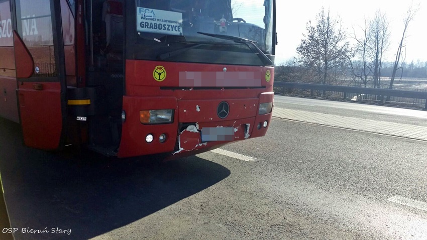 ZDERZENIE TRZECH OSOBÓWEK I AUTOKARU W BIERUNIU ZDERZENIE TRZECH OSOBÓWEK I AUTOKARU W BIERUNIU
