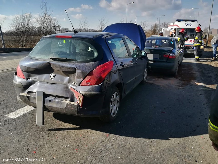 ZDERZENIE TRZECH OSOBÓWEK I AUTOKARU W BIERUNIU ZDERZENIE TRZECH OSOBÓWEK I AUTOKARU W BIERUNIU