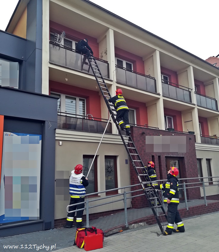 INTERWENCJA SŁUŻB RATUNKOWYCH NA AL. BIELSKIEJ INTERWENCJA SŁUŻB RATUNKOWYCH NA AL. BIELSKIEJ