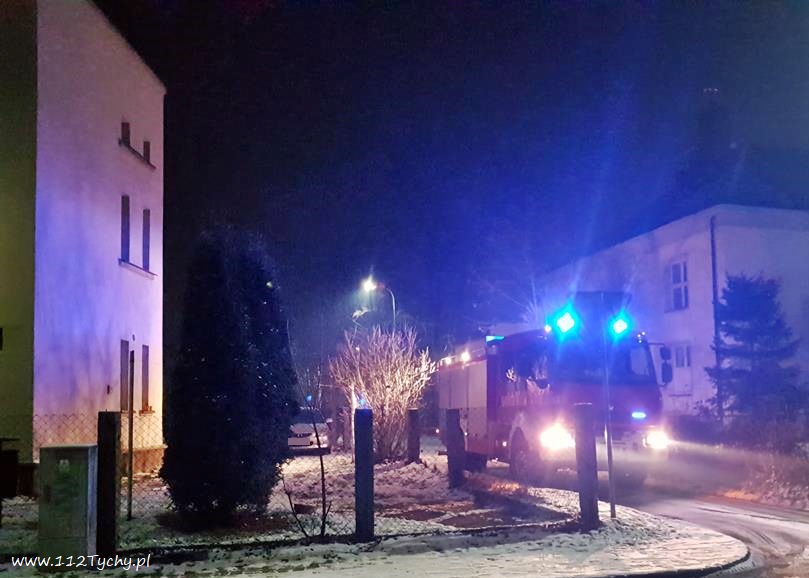ZADYMIENIE W BUDYNKU WIELORODZINNYM PRZY ULICY NORWIDA ZADYMIENIE W BUDYNKU WIELORODZINNYM PRZY ULICY NORWIDA