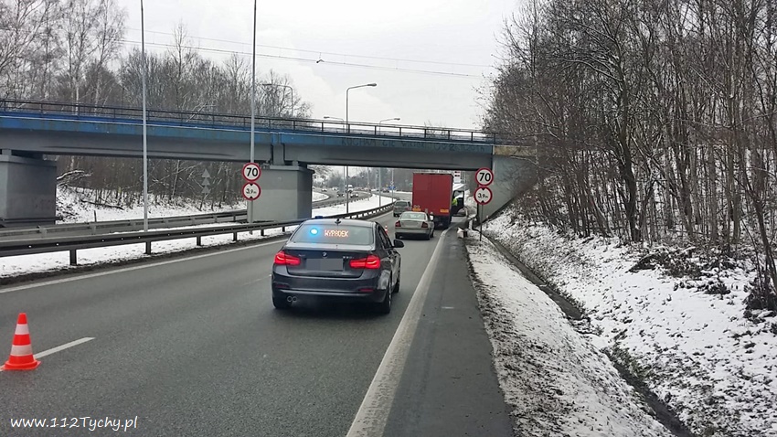 ZDERZENIE OSOBÓWKI Z CIĘŻARÓWKĄ NA TRASIE DK 81 ZDERZENIE OSOBÓWKI Z CIĘŻARÓWKĄ NA TRASIE DK 81