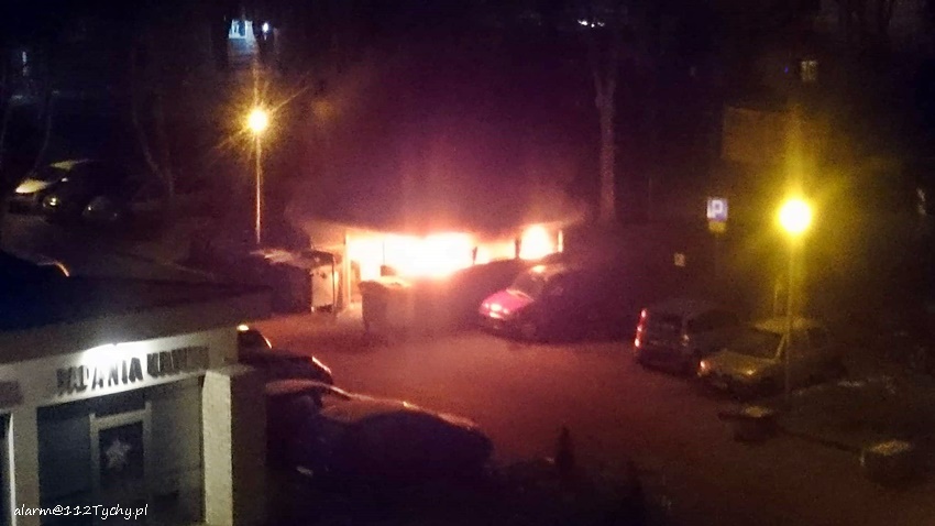 POŻAR ŚMIETNIKA - USZKODZONY SAMOCHÓD POŻAR ŚMIETNIKA - USZKODZONY SAMOCHÓD