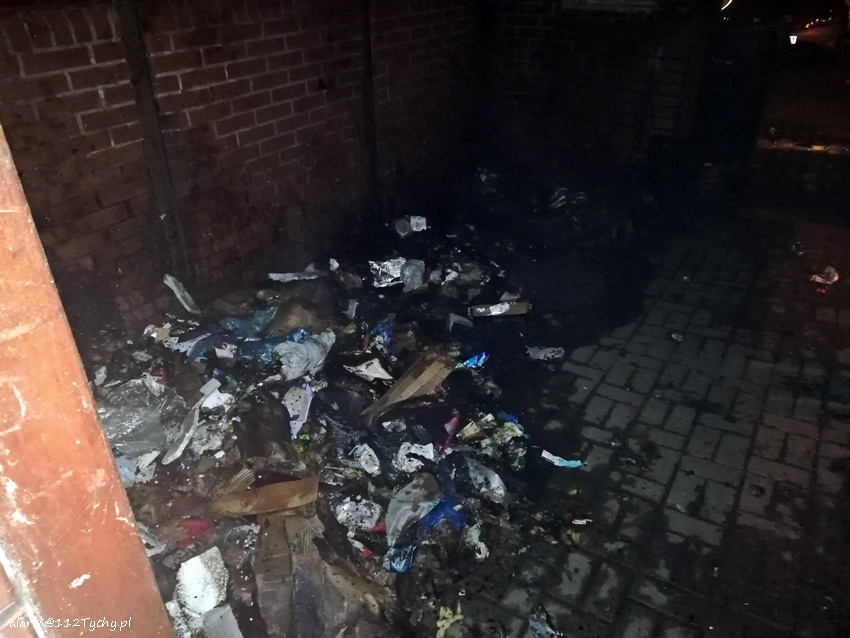 POŻAR ŚMIETNIKA - USZKODZONY SAMOCHÓD POŻAR ŚMIETNIKA - USZKODZONY SAMOCHÓD