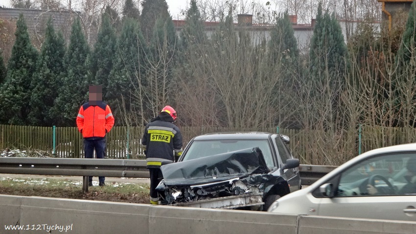 OSOBÓWKĄ UDERZYŁ W BARIERY NA PIŁSUDSKIEGO OSOBÓWKĄ UDERZYŁ W BARIERY NA PIŁSUDSKIEGO