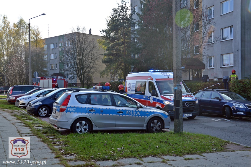 INTERWENCJA SŁUŻB RATUNKOWYCH NA ULICY ZGRZEBNIKOA INTERWENCJA SŁUŻB RATUNKOWYCH NA ULICY ZGRZEBNIKOA