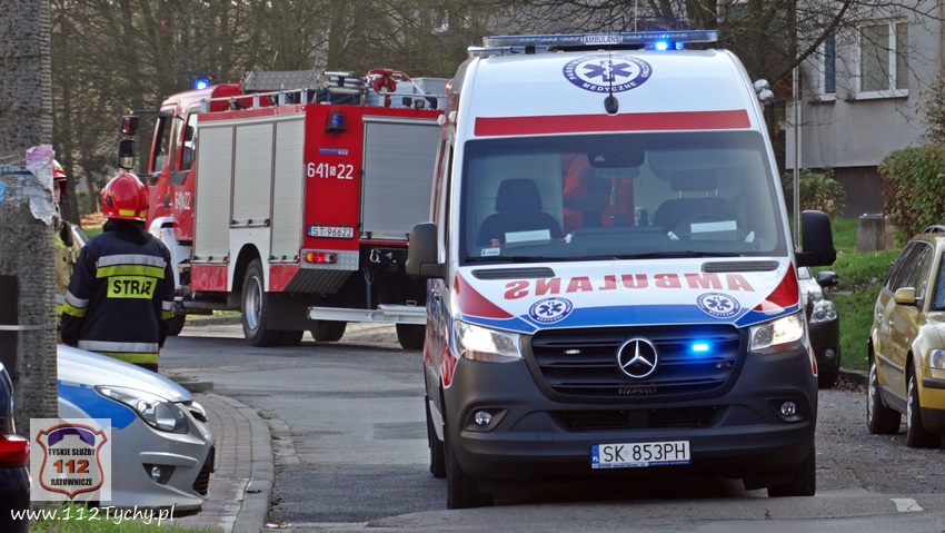 INTERWENCJA SŁUŻB RATUNKOWYCH NA ULICY ZGRZEBNIKOA INTERWENCJA SŁUŻB RATUNKOWYCH NA ULICY ZGRZEBNIKOA
