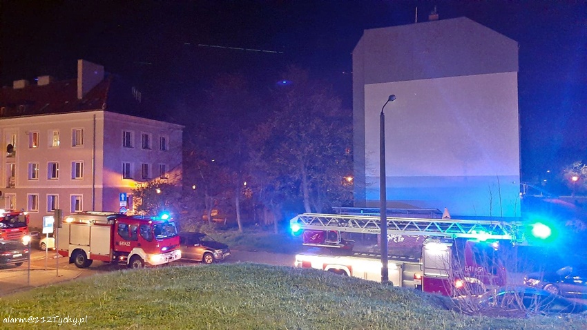 INTERWENCJA SŁUŻB RATUNKOWYCH PRZY UL. STAROKOŚCIELNEJ INTERWENCJA SŁUŻB RATUNKOWYCH PRZY UL. STAROKOŚCIELNEJ