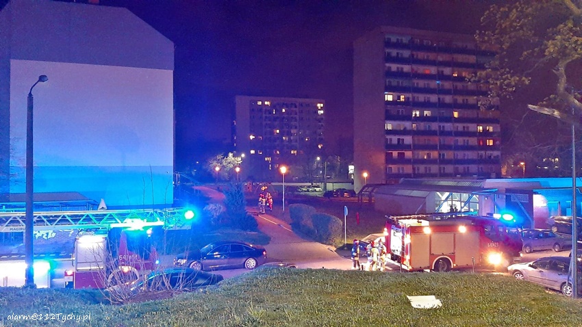 INTERWENCJA SŁUŻB RATUNKOWYCH PRZY UL. STAROKOŚCIELNEJ INTERWENCJA SŁUŻB RATUNKOWYCH PRZY UL. STAROKOŚCIELNEJ