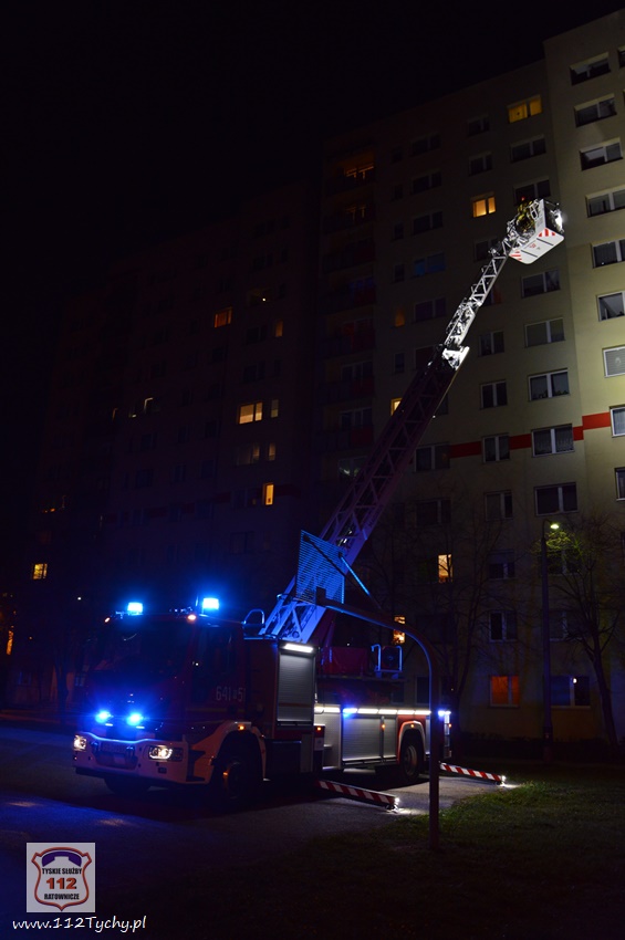 POŻAR W BUDYNKU WIELORODZINNYM PRZY AL. PIŁSUDSKIEGO POŻAR W BUDYNKU WIELORODZINNYM PRZY AL. PIŁSUDSKIEGO