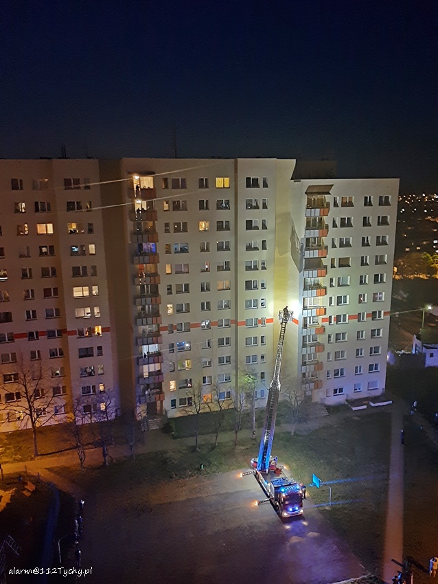 POŻAR W BUDYNKU WIELORODZINNYM PRZY AL. PIŁSUDSKIEGO POŻAR W BUDYNKU WIELORODZINNYM PRZY AL. PIŁSUDSKIEGO