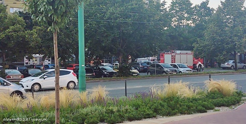 POŻAR W BUDYNKU WIELORODZINNYM PRZY UL. DMOWSKIEGO POŻAR W BUDYNKU WIELORODZINNYM PRZY UL. DMOWSKIEGO