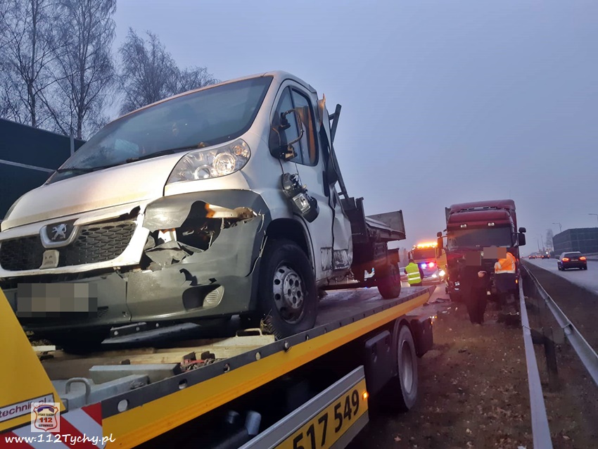 ZDERZENIE TRZECH SAMOCHODÓW NA DK1 ZDERZENIE TRZECH SAMOCHODÓW NA DK1