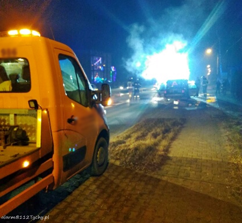POŻAR SAMOCHODU NA UL. WARSZAWSKIEJ W BIERUNIU POŻAR SAMOCHODU NA UL. WARSZAWSKIEJ W BIERUNIU