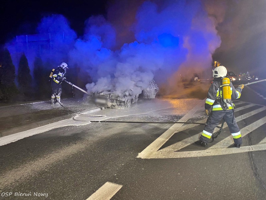POŻAR SAMOCHODU NA UL. WARSZAWSKIEJ W BIERUNIU POŻAR SAMOCHODU NA UL. WARSZAWSKIEJ W BIERUNIU