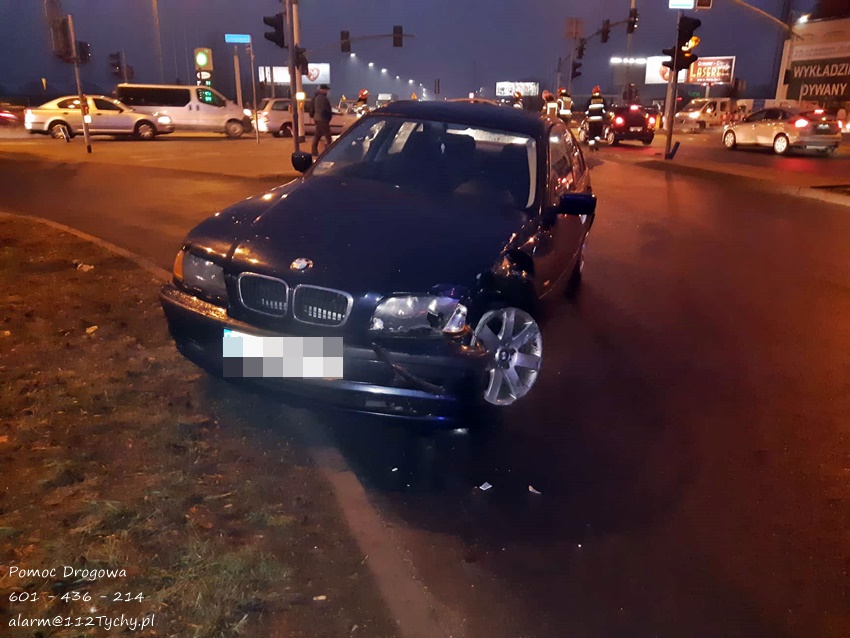 ZDERZENIE DWÓCH OSOBÓWEK NA SKRZYŻOWANIU UL. MIKOŁOWSKA - KATOWICKA - OŚWIĘCIMSKA ZDERZENIE DWÓCH OSOBÓWEK NA SKRZYŻOWANIU UL. MIKOŁOWSKA - KATOWICKA - OŚWIĘCIMSKA