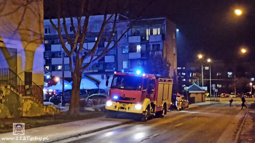 INTERWENCJA SŁUŻB RATUNKOWYCH W BUDYNKU WIELORODZINNYM PRZY UL. NAŁKOWSKIEJ 4-4A INTERWENCJA SŁUŻB RATUNKOWYCH W BUDYNKU WIELORODZINNYM PRZY UL. NAŁKOWSKIEJ 4-4A