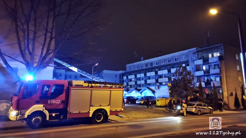INTERWENCJA SŁUŻB RATUNKOWYCH W BUDYNKU WIELORODZINNYM PRZY UL. NAŁKOWSKIEJ 4-4A INTERWENCJA SŁUŻB RATUNKOWYCH W BUDYNKU WIELORODZINNYM PRZY UL. NAŁKOWSKIEJ 4-4A