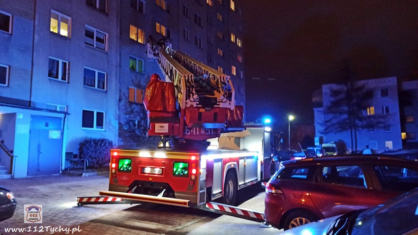 INTERWENCJA SŁUŻB RATUNKOWYCH W BUDYNKU WIELORODZINNYM PRZY UL. NAŁKOWSKIEJ 4-4A INTERWENCJA SŁUŻB RATUNKOWYCH W BUDYNKU WIELORODZINNYM PRZY UL. NAŁKOWSKIEJ 4-4A