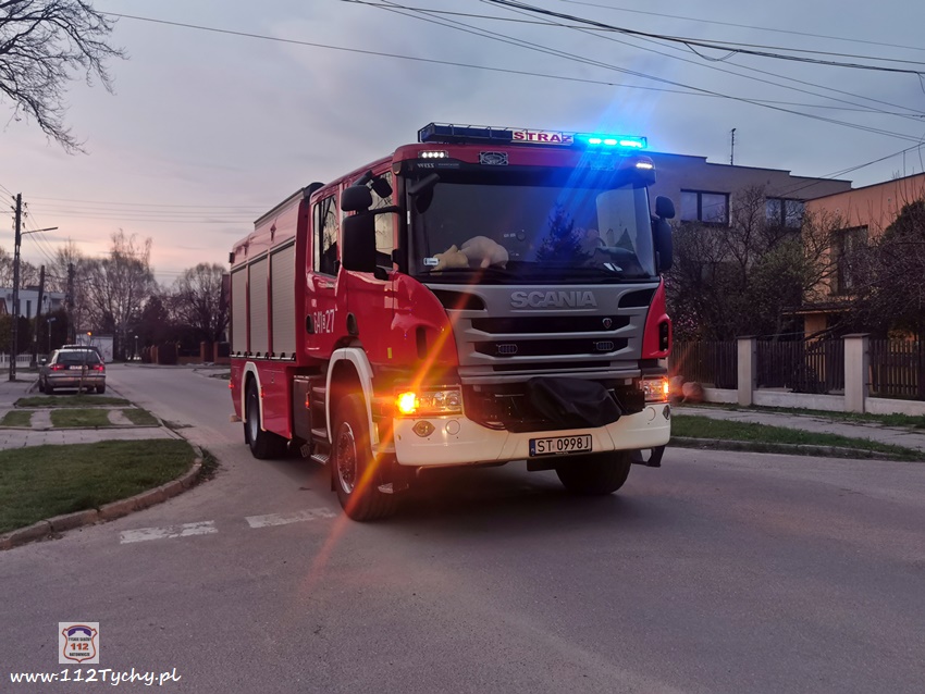 POŻAR W DOMU PRZY UL. ROŹDZIEŃSKIEGO POŻAR W DOMU PRZY UL. ROŹDZIEŃSKIEGO