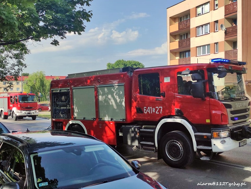 POŻAR SAMOCHODU NA UL. BOCHEŃSKIEGO POŻAR SAMOCHODU NA UL. BOCHEŃSKIEGO