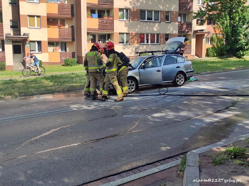 POŻAR SAMOCHODU NA UL. BOCHEŃSKIEGO POŻAR SAMOCHODU NA UL. BOCHEŃSKIEGO