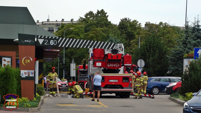 POŻAR NA DACHU RESTAURACJI MCDONALD'S PRZY AL. BIELSKIEJ POŻAR NA DACHU RESTAURACJI MCDONALD'S PRZY AL. BIELSKIEJ