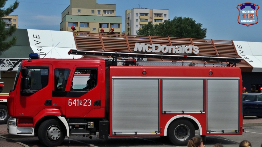 POŻAR NA DACHU RESTAURACJI MCDONALD'S PRZY AL. BIELSKIEJ POŻAR NA DACHU RESTAURACJI MCDONALD'S PRZY AL. BIELSKIEJ