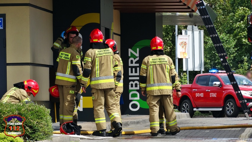 POŻAR NA DACHU RESTAURACJI MCDONALD'S PRZY AL. BIELSKIEJ POŻAR NA DACHU RESTAURACJI MCDONALD'S PRZY AL. BIELSKIEJ