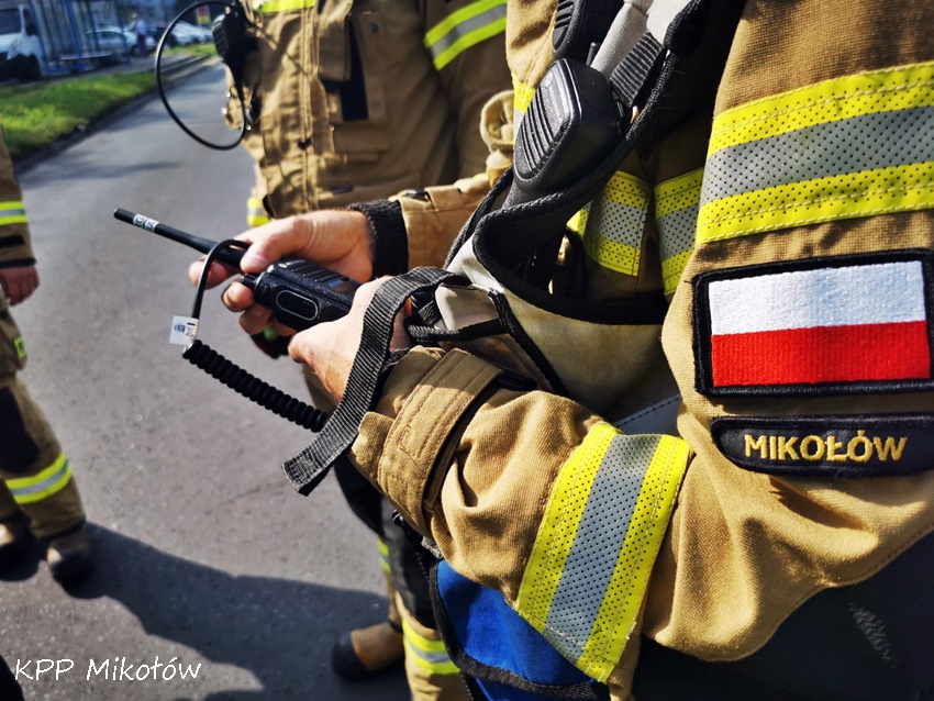 POTRĄCENIE ROWERZYSTY PRZEZ CIĘŻĄRÓWKĘ W MIKOŁOWIE POTRĄCENIE ROWERZYSTY PRZEZ CIĘŻĄRÓWKĘ W MIKOŁOWIE