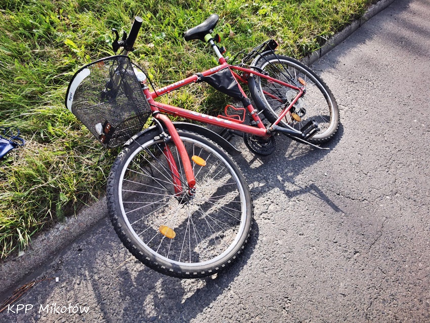 POTRĄCENIE ROWERZYSTY PRZEZ CIĘŻĄRÓWKĘ W MIKOŁOWIE POTRĄCENIE ROWERZYSTY PRZEZ CIĘŻĄRÓWKĘ W MIKOŁOWIE