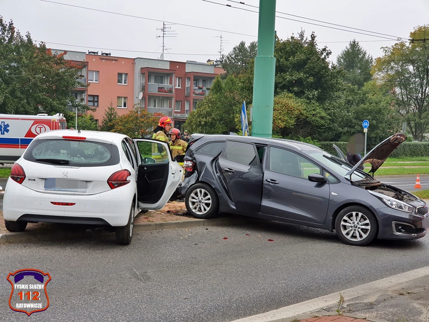 ZDARZENIE DROGOWE NA RONDZIE ŻWAKOWSKIM ZDARZENIE DROGOWE NA RONDZIE ŻWAKOWSKIM