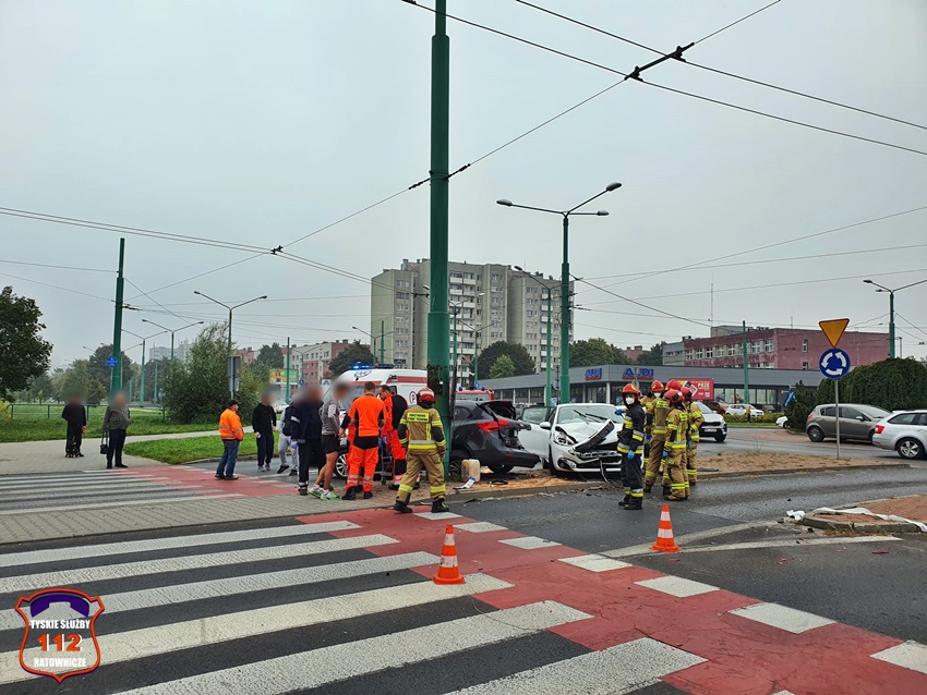 ZDARZENIE DROGOWE NA RONDZIE ŻWAKOWSKIM ZDARZENIE DROGOWE NA RONDZIE ŻWAKOWSKIM