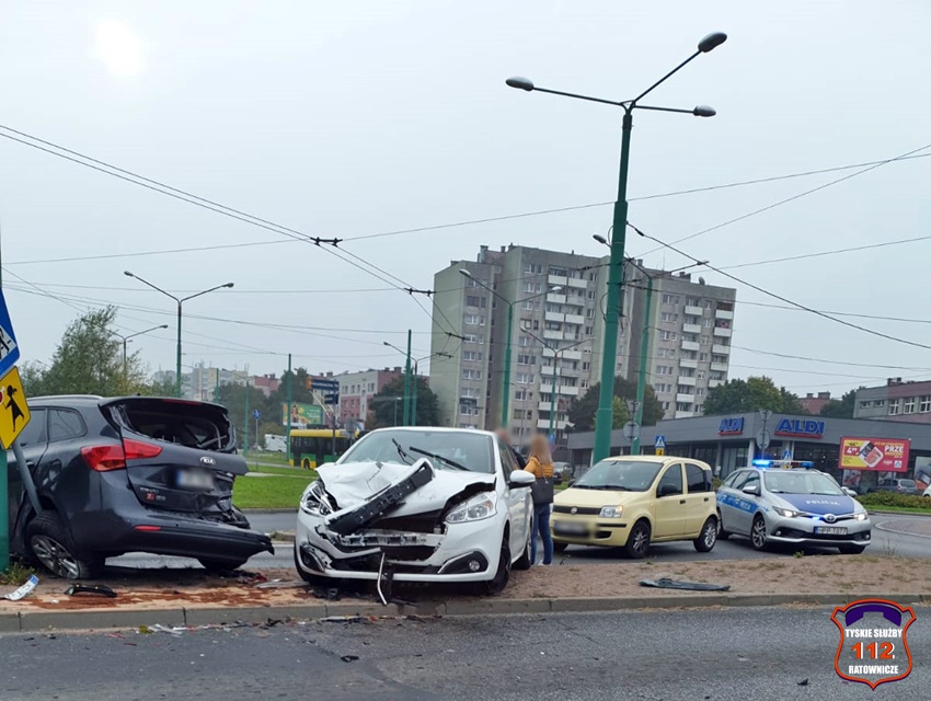 ZDARZENIE DROGOWE NA RONDZIE ŻWAKOWSKIM ZDARZENIE DROGOWE NA RONDZIE ŻWAKOWSKIM