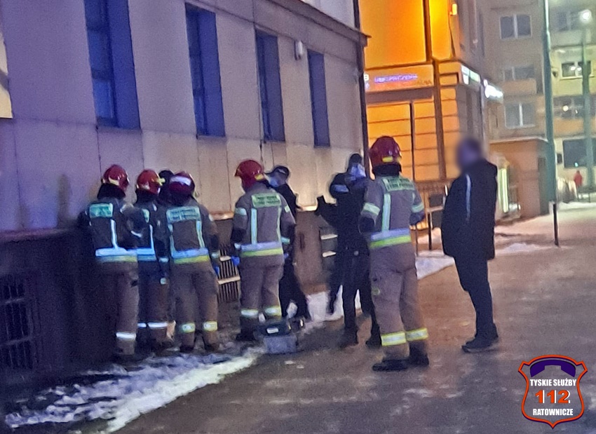 INTERWENCJA SŁUŻB RATUNKOWYCH PRZY SĄDZIE REJONOWYM INTERWENCJA SŁUŻB RATUNKOWYCH PRZY SĄDZIE REJONOWYM