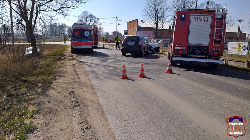 ZDERZENIE CZTERECH POJAZDÓW NA UL. PSZCZYŃSKIEJ W WYRACH ZDERZENIE CZTERECH POJAZDÓW NA UL. PSZCZYŃSKIEJ W WYRACH