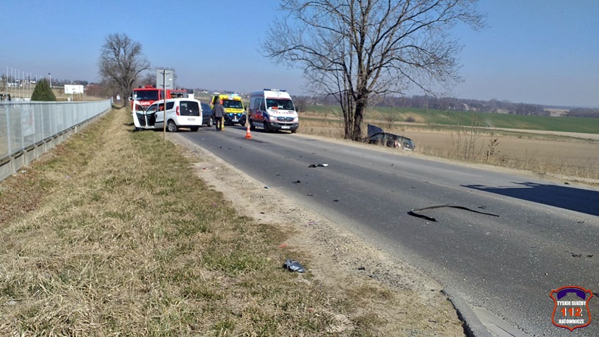 ZDERZENIE CZTERECH POJAZDÓW NA UL. PSZCZYŃSKIEJ W WYRACH ZDERZENIE CZTERECH POJAZDÓW NA UL. PSZCZYŃSKIEJ W WYRACH