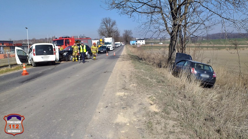 ZDERZENIE CZTERECH POJAZDÓW NA UL. PSZCZYŃSKIEJ W WYRACH ZDERZENIE CZTERECH POJAZDÓW NA UL. PSZCZYŃSKIEJ W WYRACH