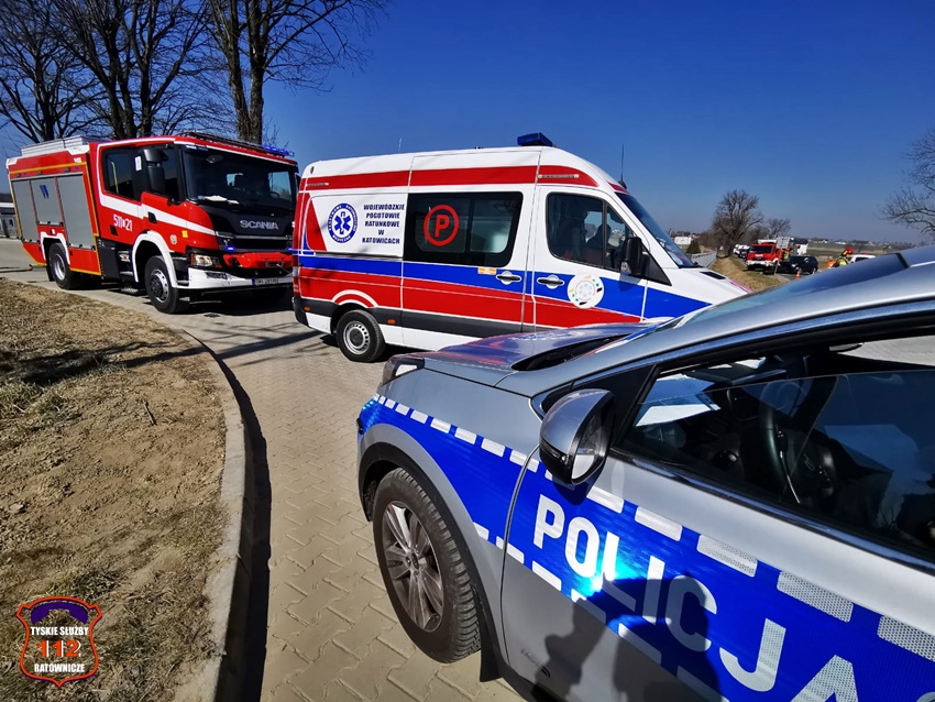 ZDERZENIE CZTERECH POJAZDÓW NA UL. PSZCZYŃSKIEJ W WYRACH ZDERZENIE CZTERECH POJAZDÓW NA UL. PSZCZYŃSKIEJ W WYRACH