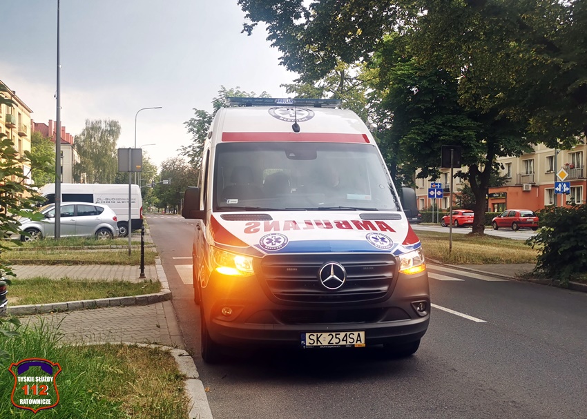 ZDERZENIE DWÓJKI ROWERZYSTÓW NA ŚCIEŻCE ROWEROWEJ W CIĄGU AL. BIELSKIEJ ZDERZENIE DWÓJKI ROWERZYSTÓW NA ŚCIEŻCE ROWEROWEJ W CIĄGU AL. BIELSKIEJ
